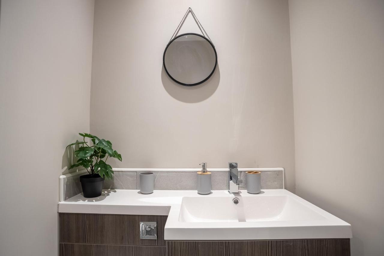 Elegant 1 Bedroom Apartments View & Parking By Opulent サンダーランド エクステリア 写真